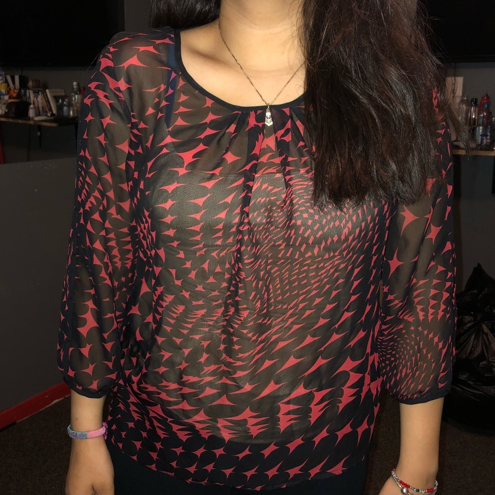 Cute patterned top - Picture 3 of 5